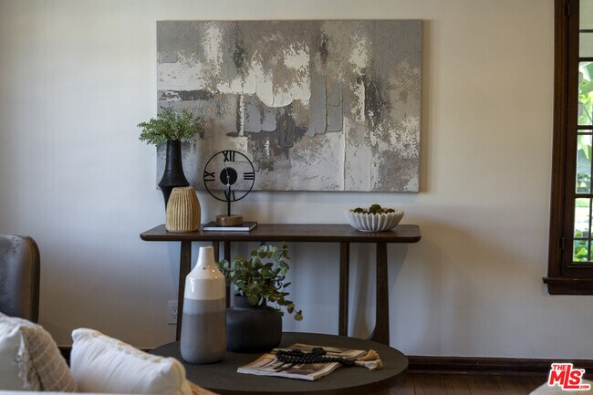 Building Photo - 203 S Detroit St