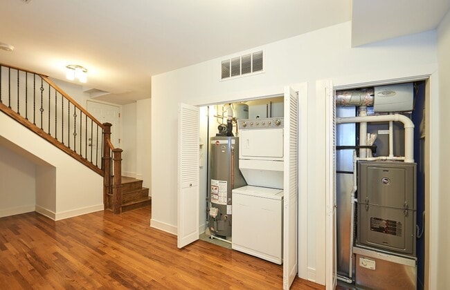 Building Photo - 6134 N Washtenaw Ave