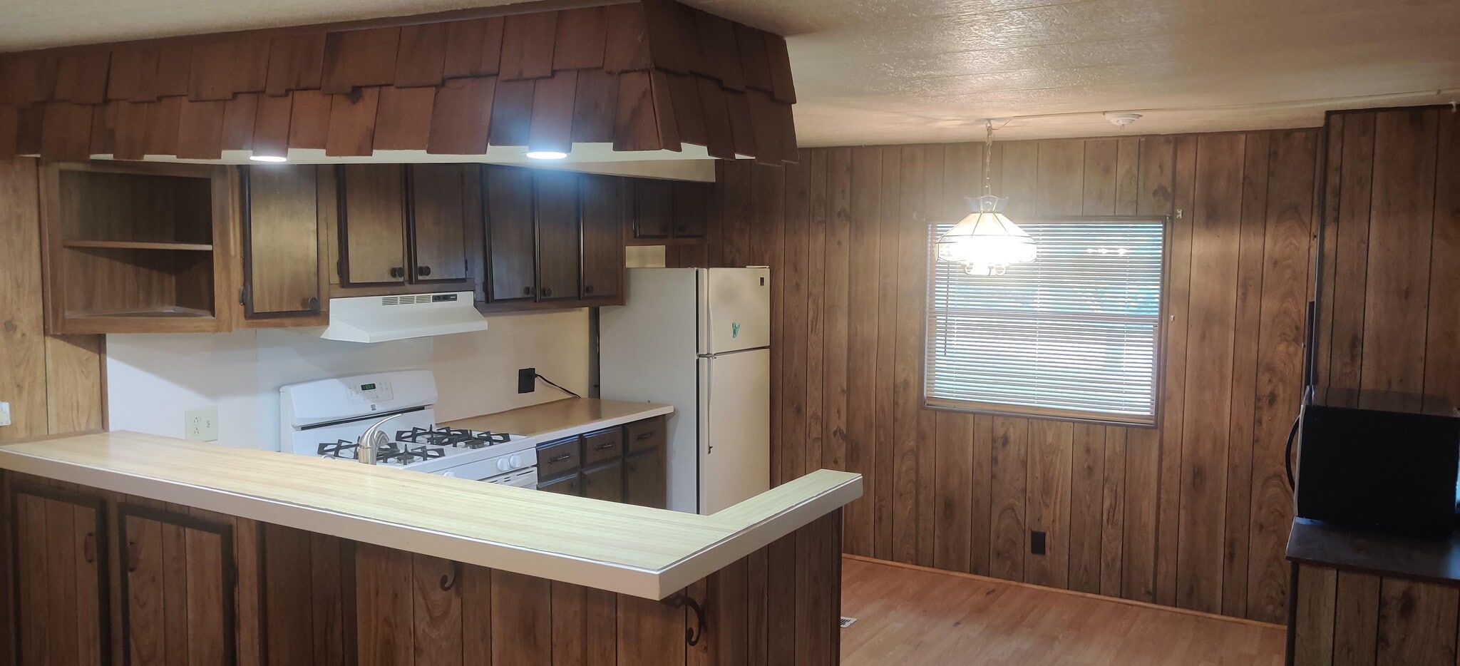 Building Photo - 102 Helms Cir