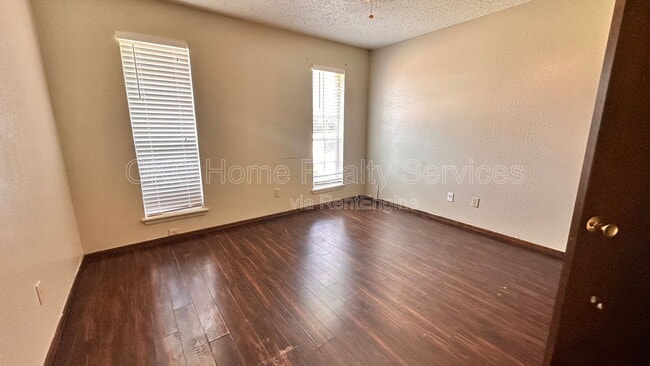 Building Photo - 915 Delmar Cir