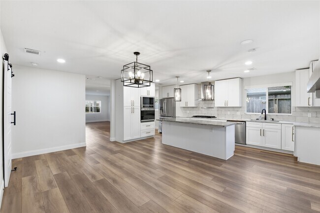 Building Photo - 2606 Parana Dr