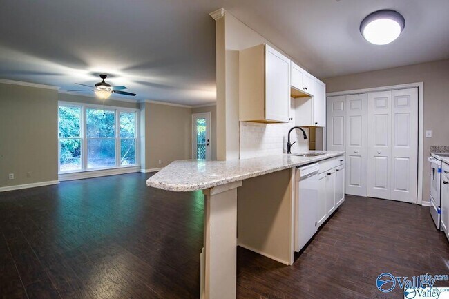Building Photo - 4988-4987 7 Pine Cir