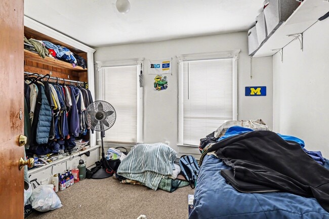 Building Photo - 606 Catherine St