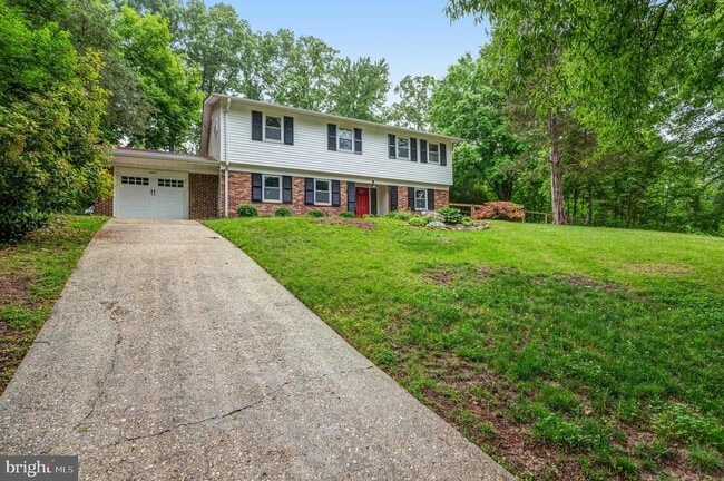 Building Photo - 8805 Menard Ct