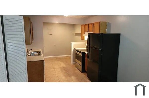 Building Photo - Room in Duplex on Glenwoods Dr