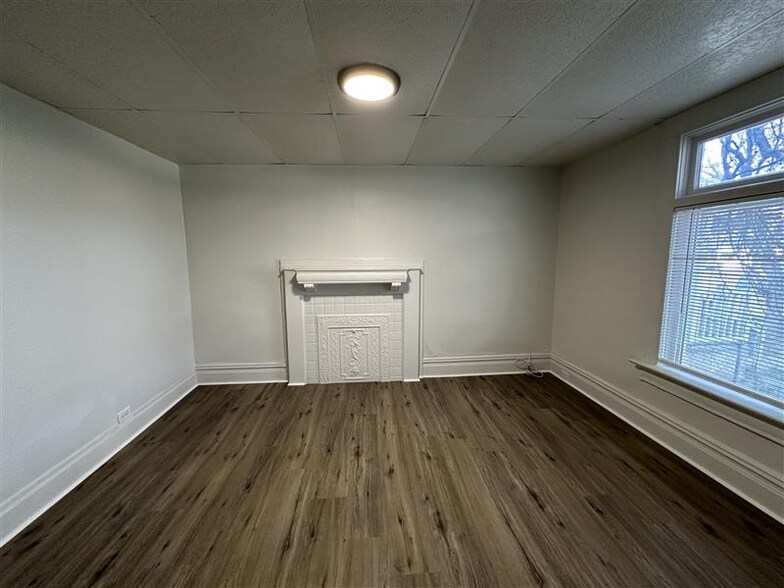 Building Photo - 57 N Chicago St