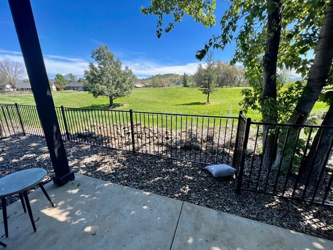 Building Photo - 107 Golf Vw Dr