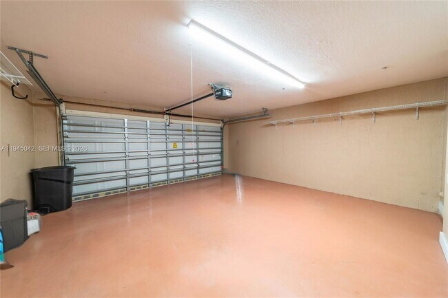 Building Photo - 2829 Coconut Ave