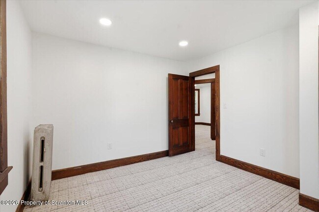Building Photo - 413 Powell Ave