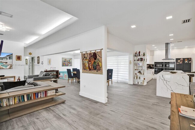 Building Photo - 3784 Sheridan Ave