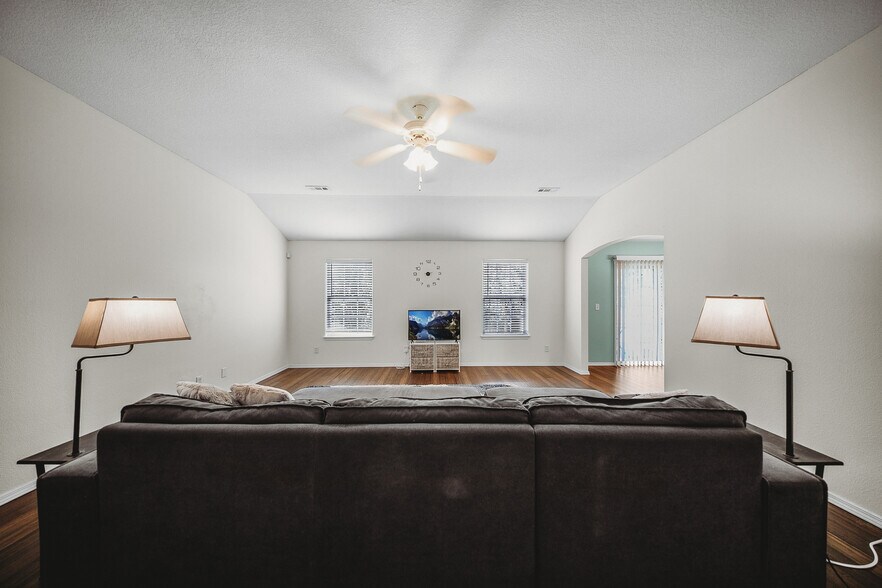 Building Photo - 2167 Sweetwater Ranch Ave