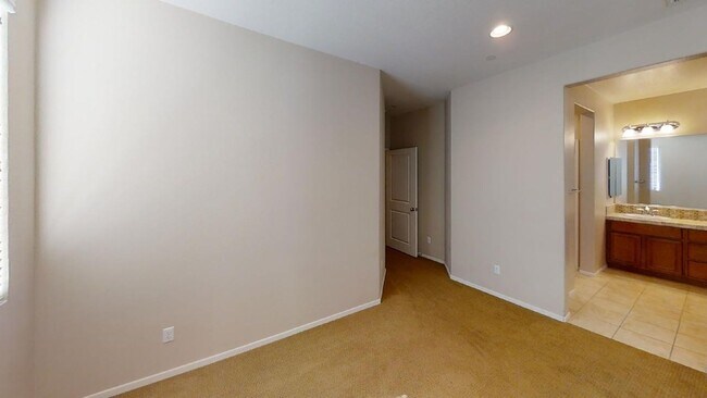 Building Photo - Singleton Heights 4 bedroom 3 1/2 bath Home