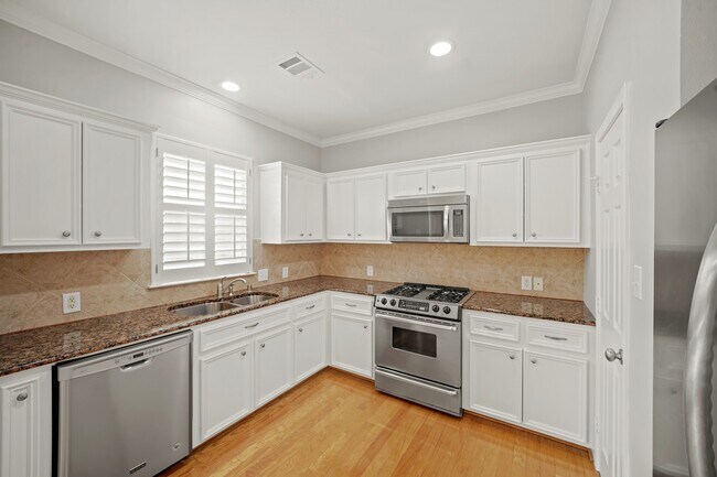 Building Photo - 1014 Rochow St