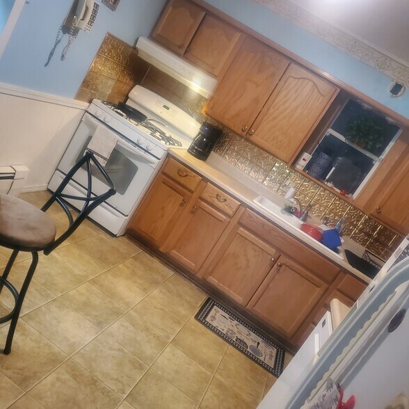 Kitchen - 908 West Ave