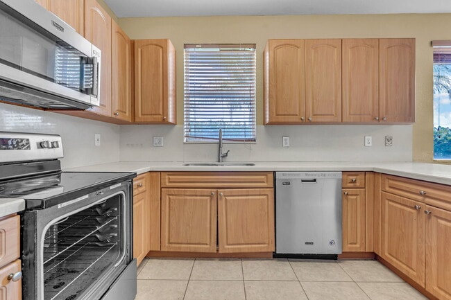 Building Photo - 5149 SW 137th Ave
