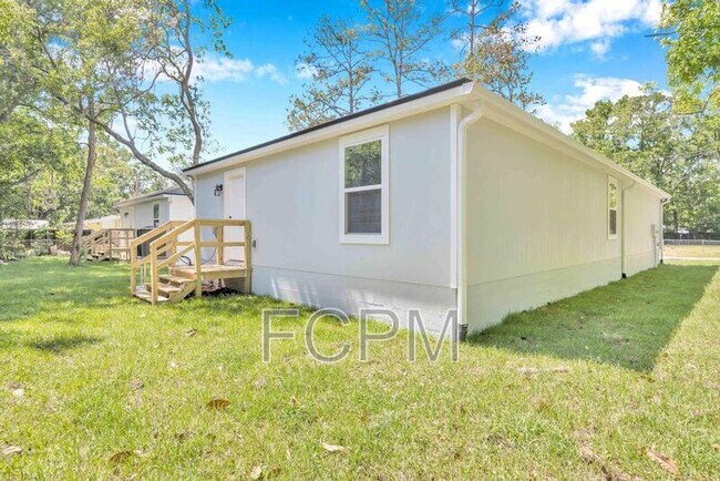 Building Photo - 5460 Amazon Ave