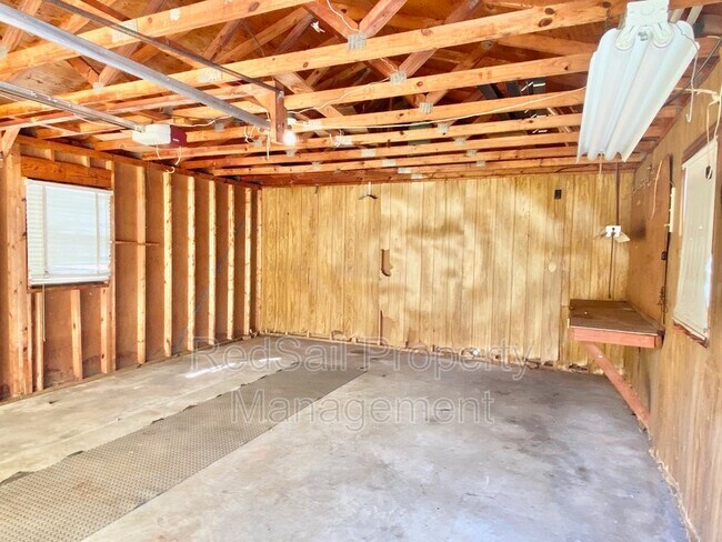 Building Photo - 729 Milton Dr