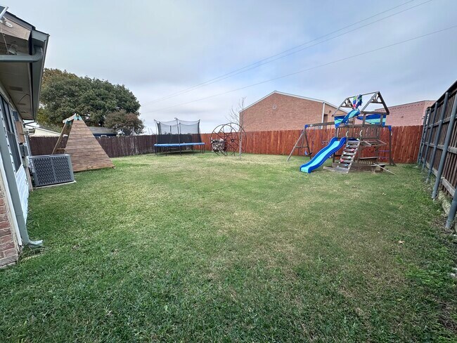 Building Photo - 6916 Elliot Ct