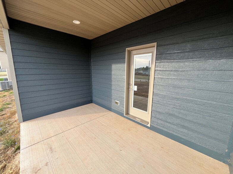 Building Photo - 2212 Quartzite Dr