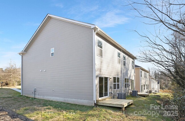 Building Photo - 3104 Amay James Ave