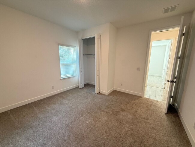 Building Photo - 5/4 Spacious Lake County Home