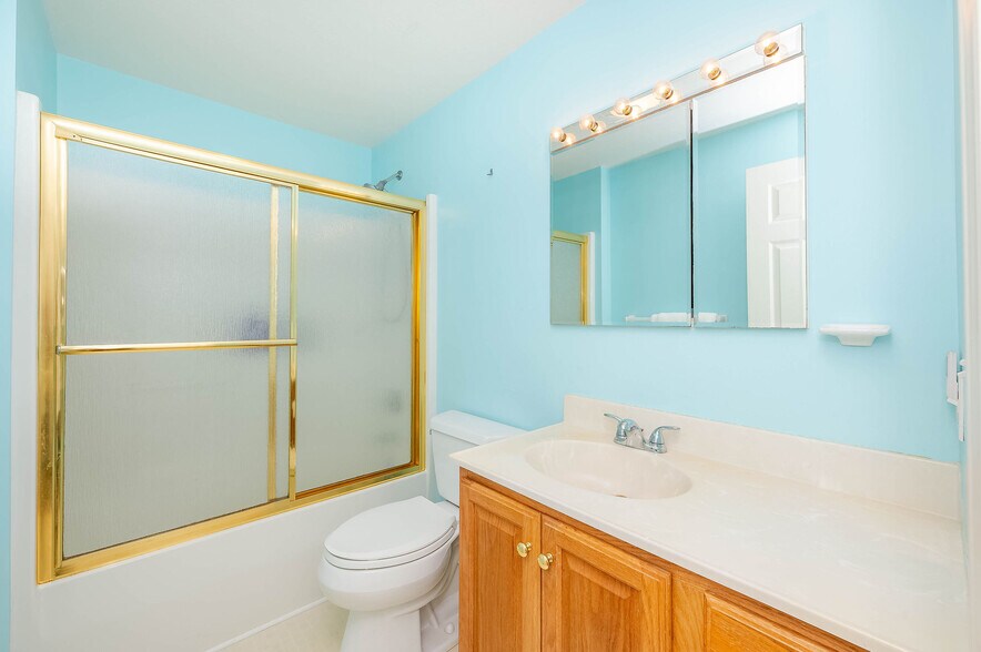 Building Photo - 790 York St