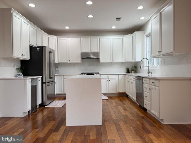 Building Photo - 13353 Horsepen Woods Ln