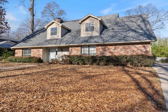 Building Photo - 7 Oak Tree Cir