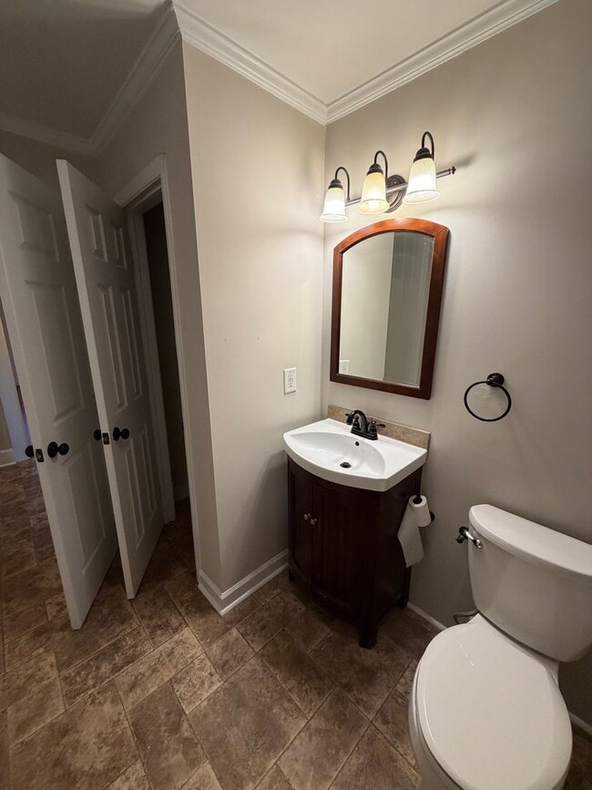 Building Photo - Inviting 2-Bedroom Home with Large Front Porch in KannapolisI’m