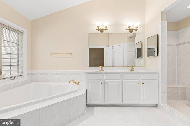 Building Photo - 3836 Elmwood Towne Way