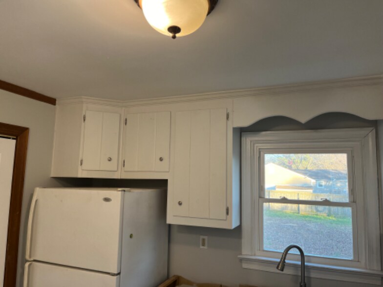 Building Photo - 3225 Hollyglen Ct