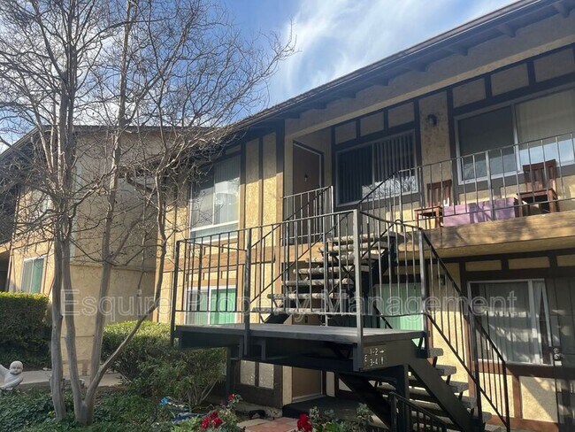 Building Photo - 951 Warwick Ave