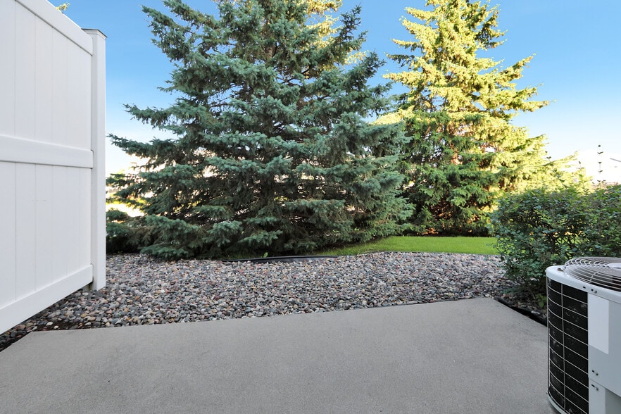 Building Photo - 17397 Glacier Way