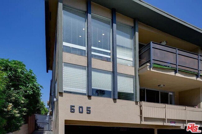 Building Photo - 505 N Alfred St