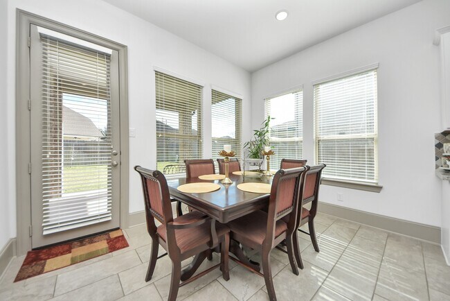 Building Photo - 1911 Sapphire Pines Ln