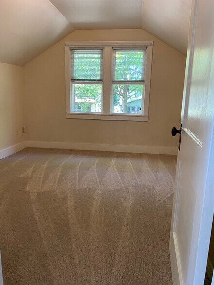 Bedroom - 1470 Sheldon St