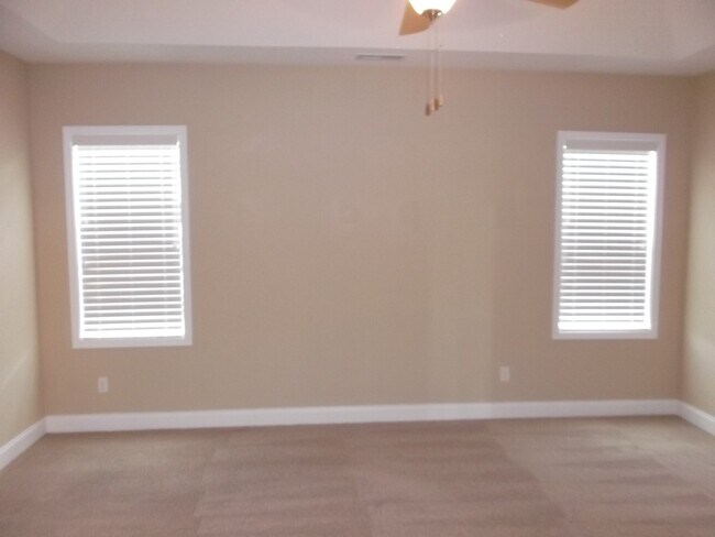 Building Photo - Absolutely Gorgeous!