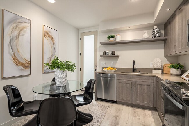 Building Photo - Bryant/Ravenna Townhouse