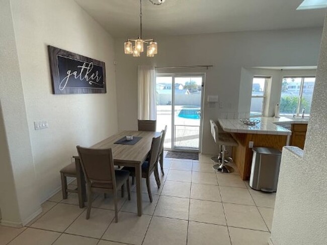 Building Photo - * Occupied* Unfurnished Long Term Pool Hom...
