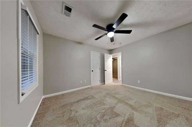 Building Photo - 2513 Mistletoe Ln SW