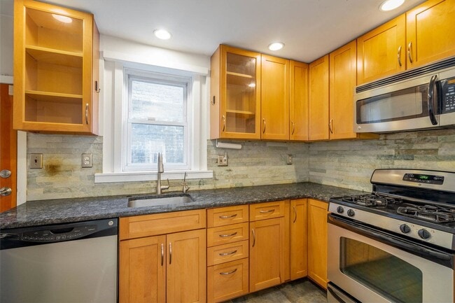 Building Photo - 802 LeCount St