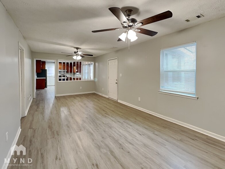 Building Photo - 2870 Woodhollow Ln