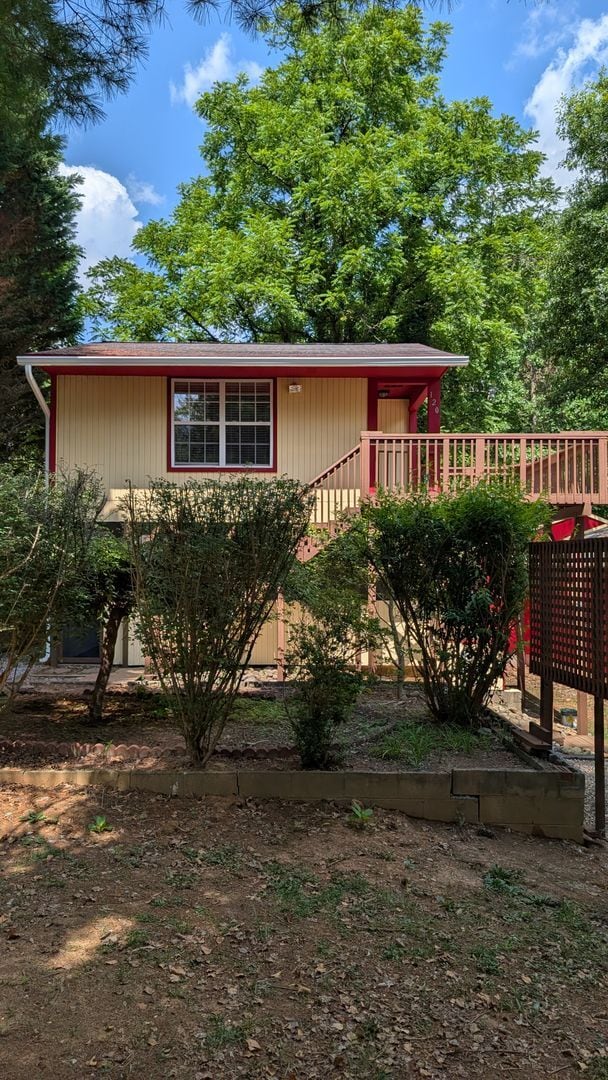 Building Photo - East Asheville Cottage