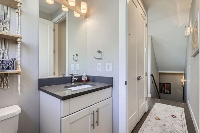 Building Photo - 5409 Allison St