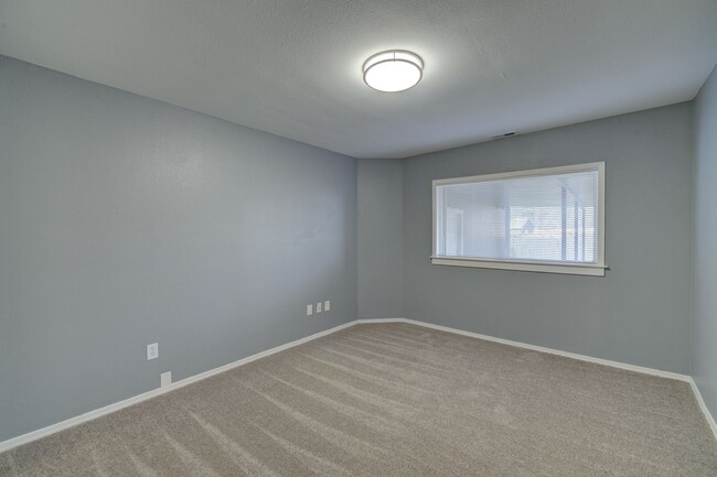 Building Photo - Fully remodeled & conveniently located