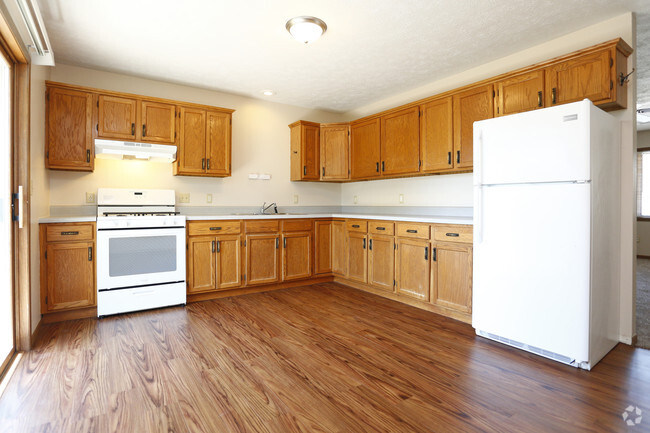 2 BR, 1 BA - kitchen - 921 Pius Ln