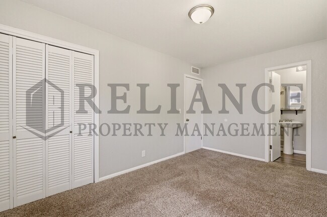 Building Photo - 730 N Chipper Ln