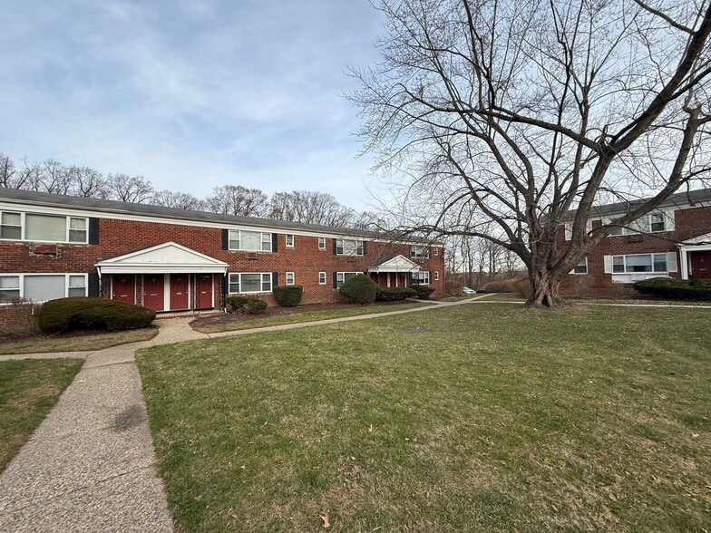 Building Photo - Two Rivers at Matawan