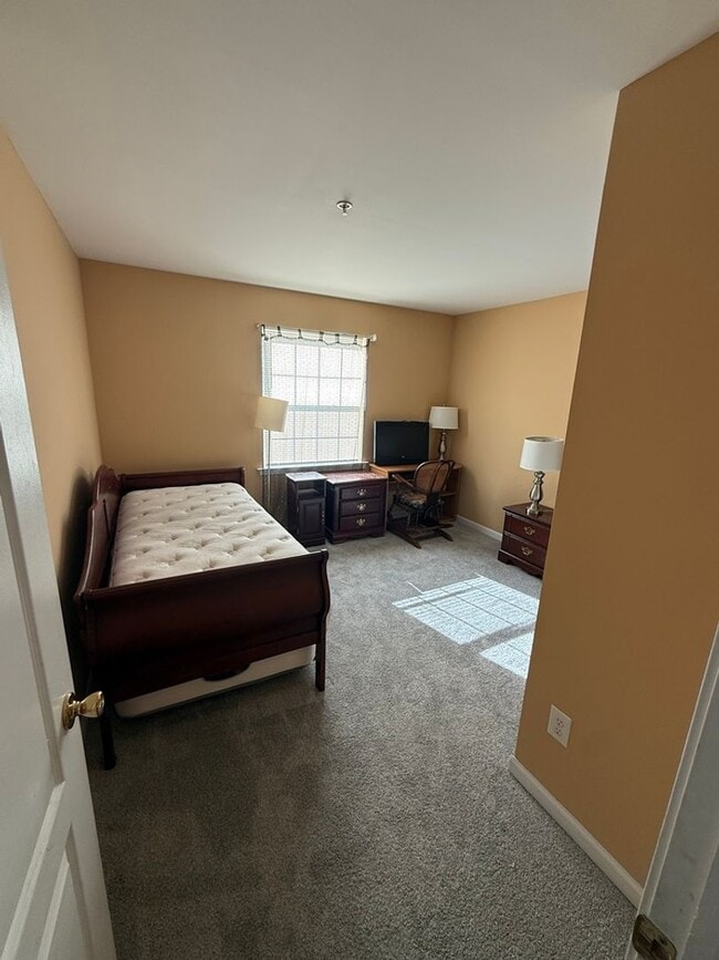 Building Photo - Fully Furnished 3-Bedroom Condo in Middletown – 50% OFF Your 2nd Month's Rent!  Available July 1 ...