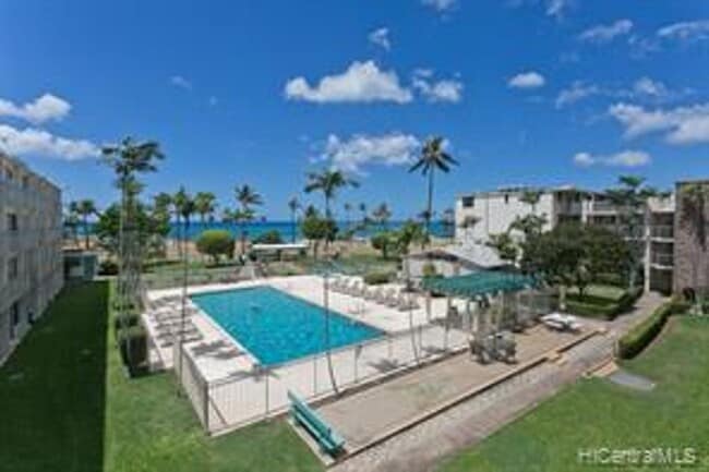Building Photo - Makaha Surfside